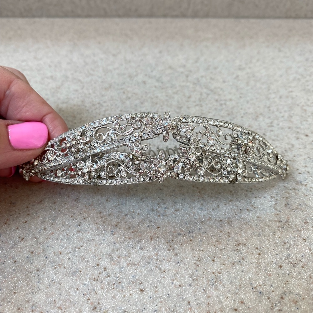 Nelson De Leon tiara in perfect condition